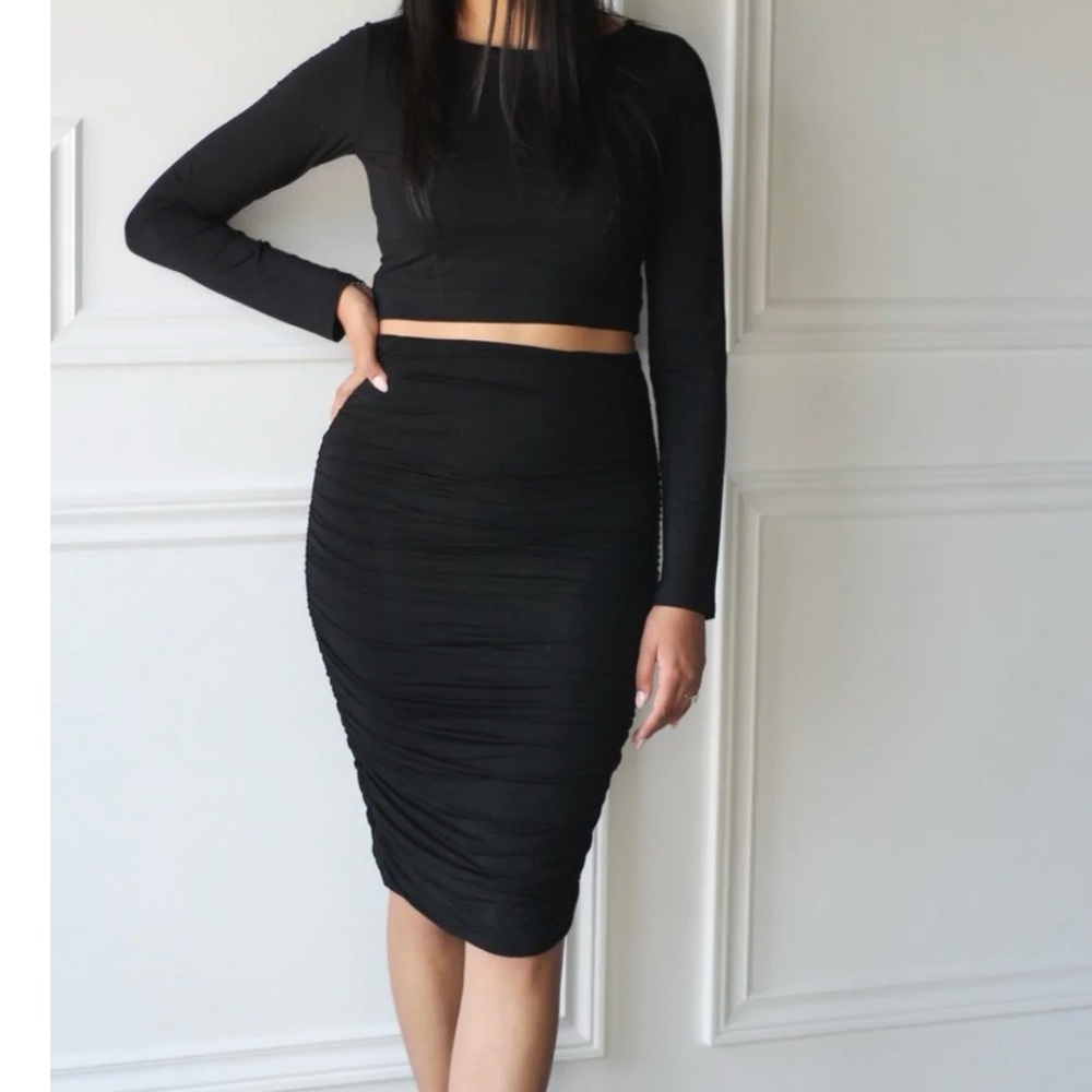 EMMYDEVEAUX Ruched Midi Skirt- S
